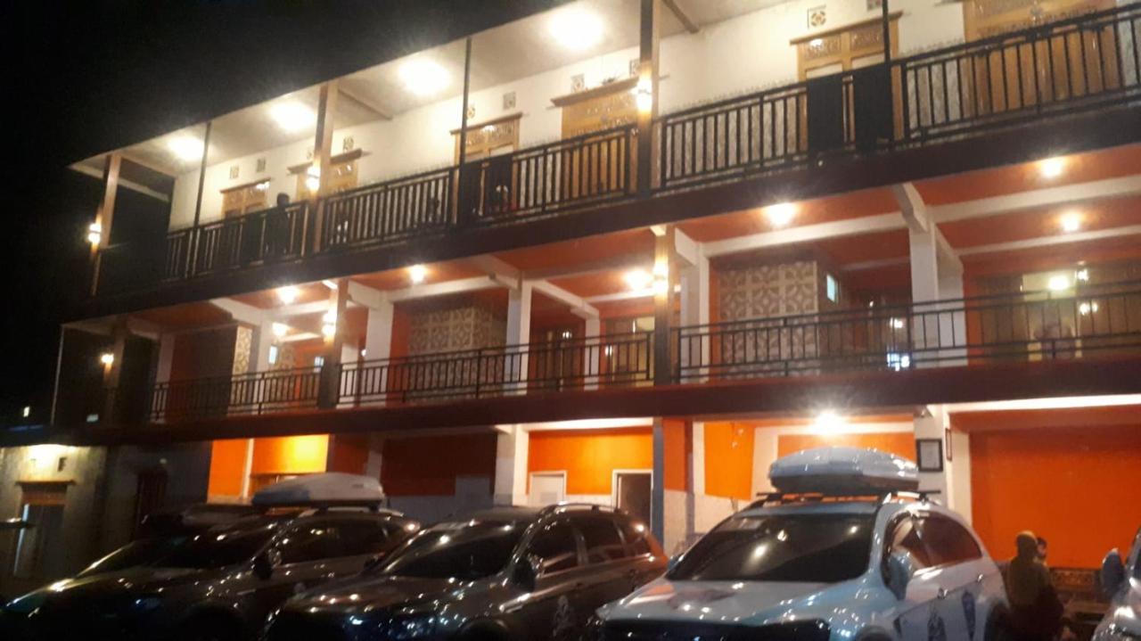 Hotel Nur Cahaya - Syariah Probolinggo Esterno foto